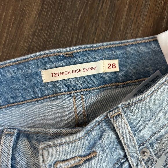 Levi's High Rise Skinny Distressed - Picture 2 of 3